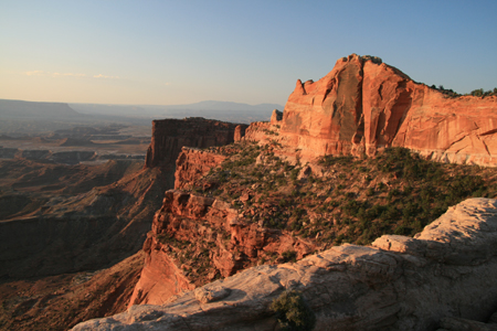 38_Canyonlands_aboveMesaArch